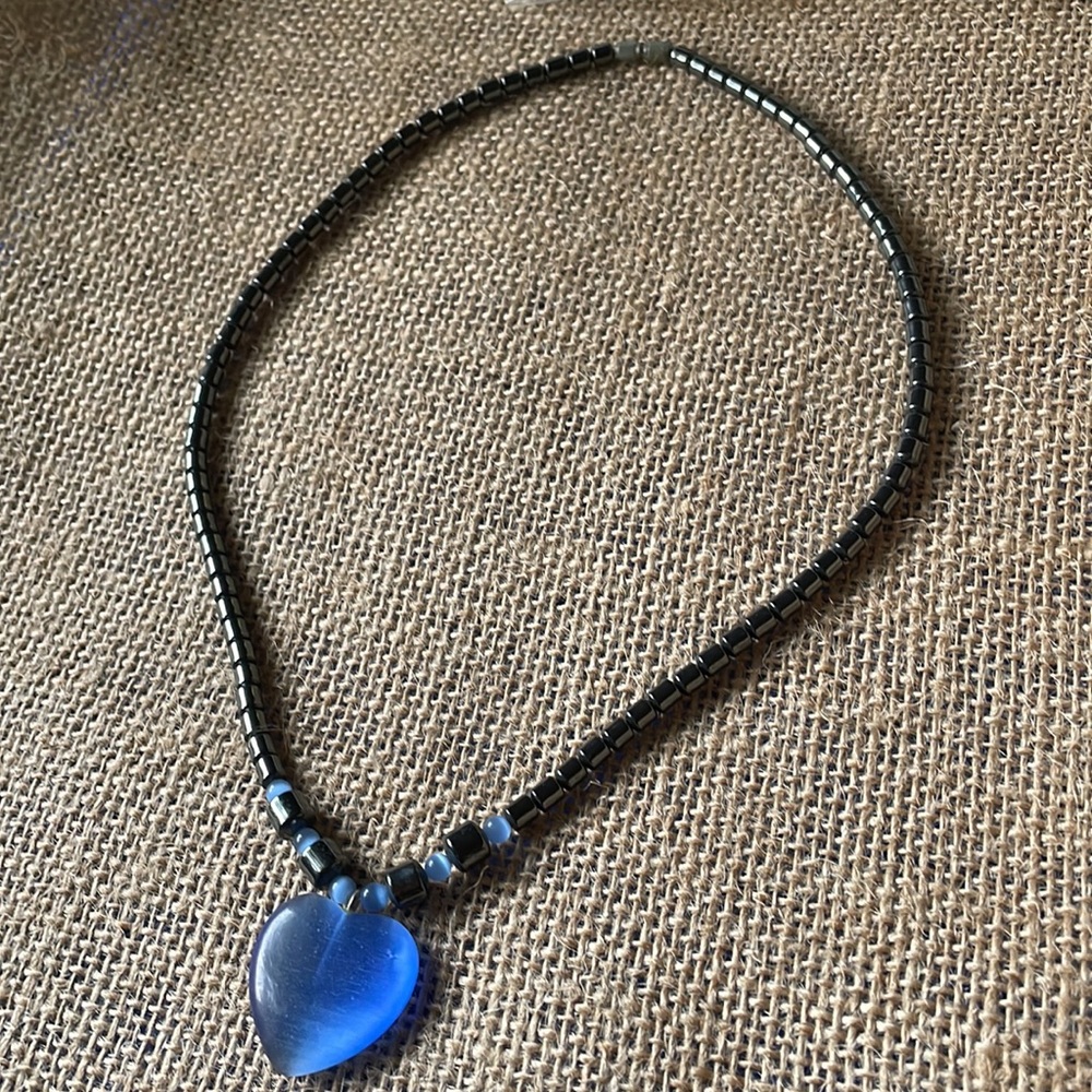 Eye cat Hematite necklace - Picture 3 of 3